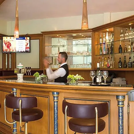 酒店 古默斯巴赫维克特住宅酒店 4*